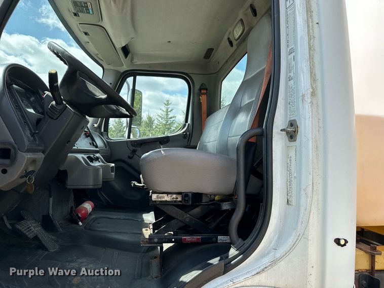 image for item MQ9381 2008 Freightliner M2 Business Class  tank truck