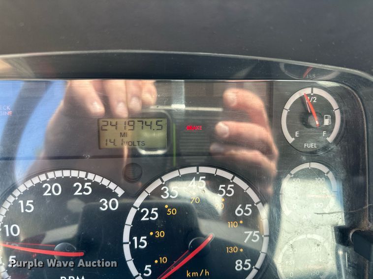 image for item MQ9381 2008 Freightliner M2 Business Class  tank truck