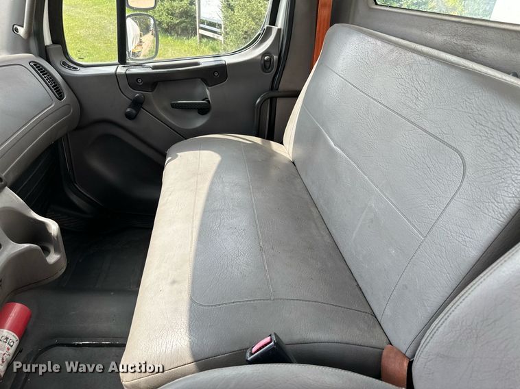 image for item MQ9381 2008 Freightliner M2 Business Class  tank truck