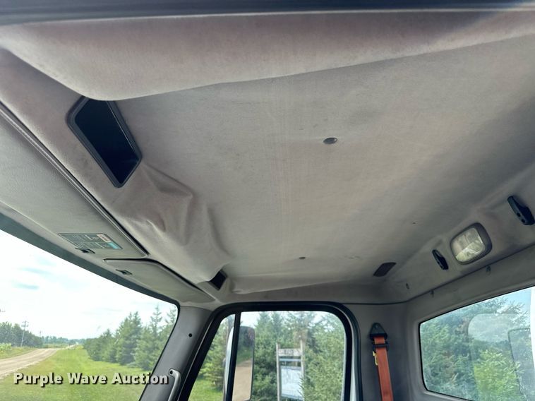 image for item MQ9381 2008 Freightliner M2 Business Class  tank truck