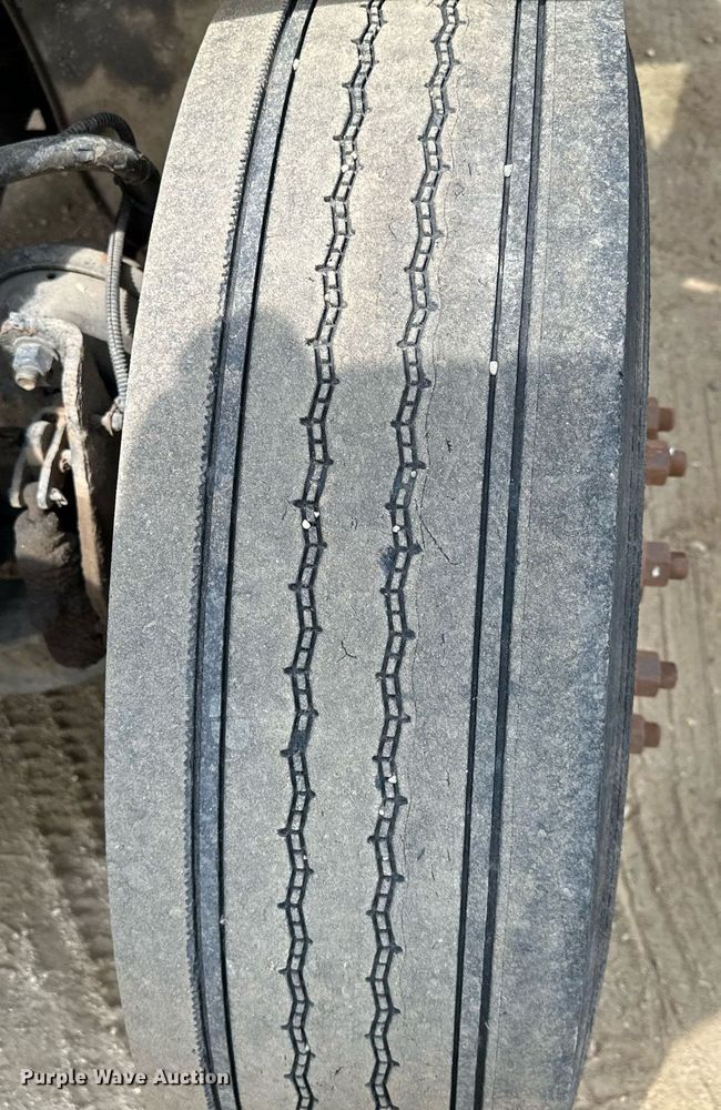 image for item MQ9381 2008 Freightliner M2 Business Class  tank truck