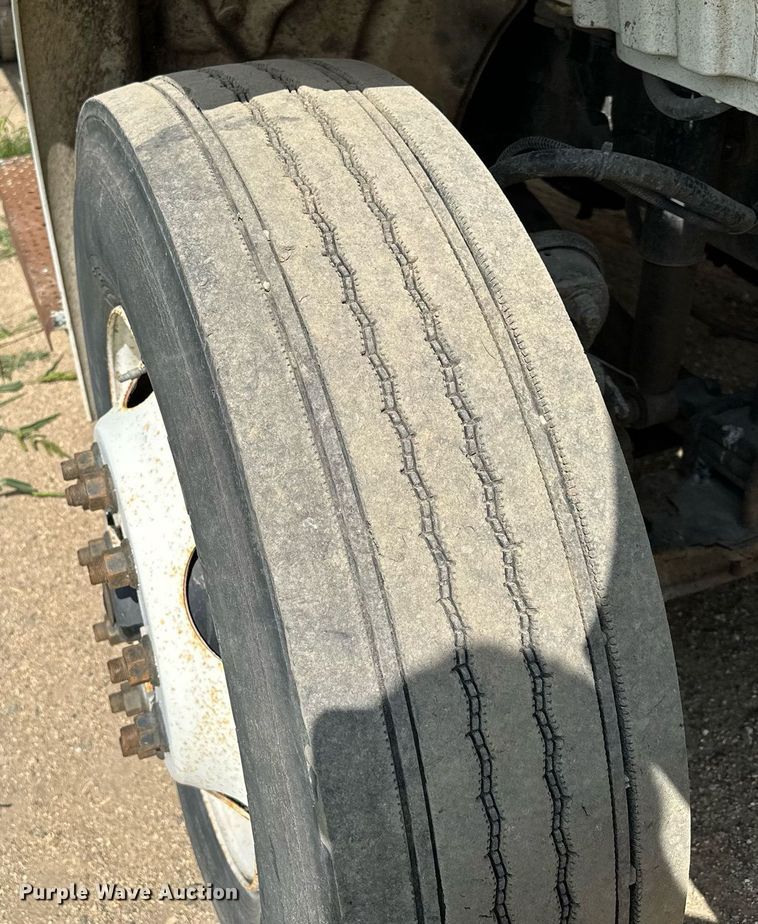 image for item MQ9381 2008 Freightliner M2 Business Class  tank truck