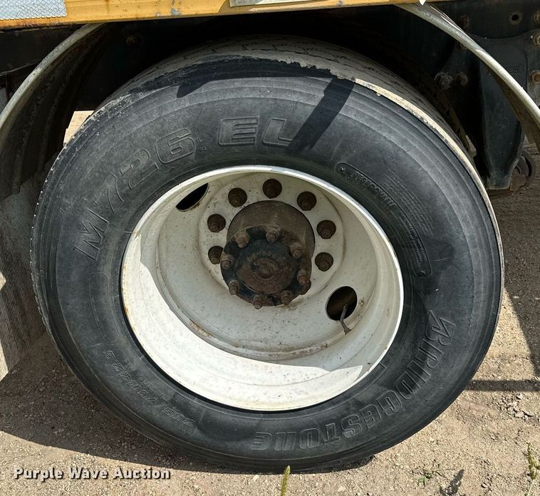 image for item MQ9381 2008 Freightliner M2 Business Class  tank truck