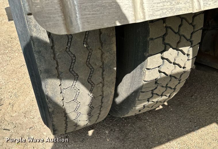 image for item MQ9381 2008 Freightliner M2 Business Class  tank truck