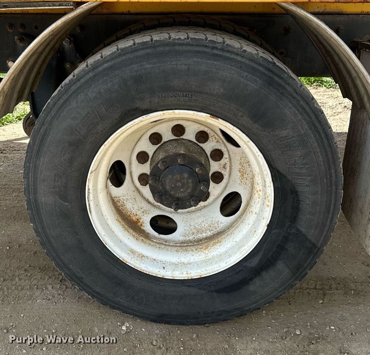 image for item MQ9381 2008 Freightliner M2 Business Class  tank truck