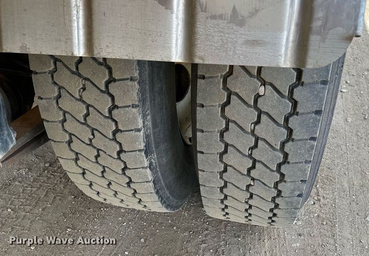 image for item MQ9381 2008 Freightliner M2 Business Class  tank truck