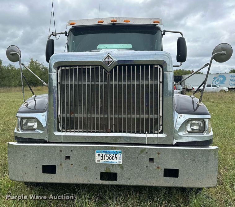 image for item MQ9429 2006 International 9900i  semi truck