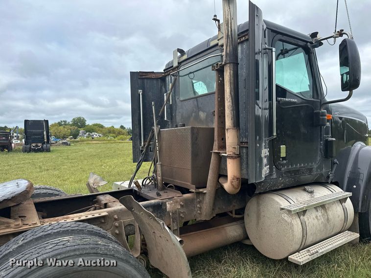 image for item MQ9429 2006 International 9900i  semi truck
