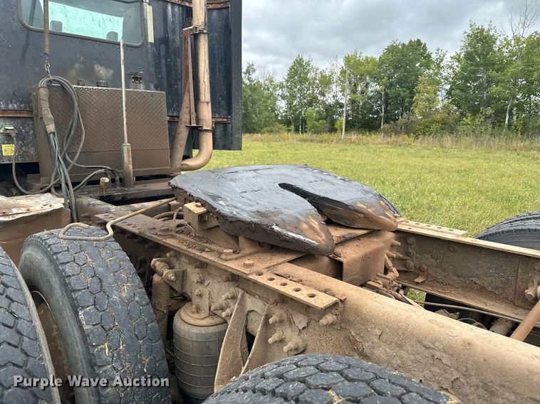 image for item MQ9429 2006 International 9900i  semi truck