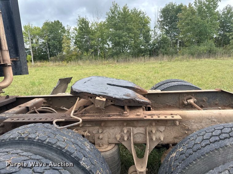 image for item MQ9429 2006 International 9900i  semi truck