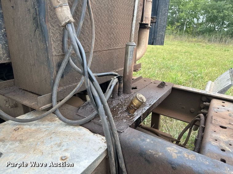 image for item MQ9429 2006 International 9900i  semi truck