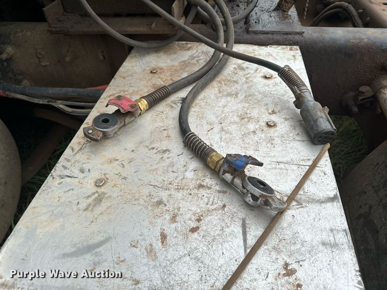 image for item MQ9429 2006 International 9900i  semi truck