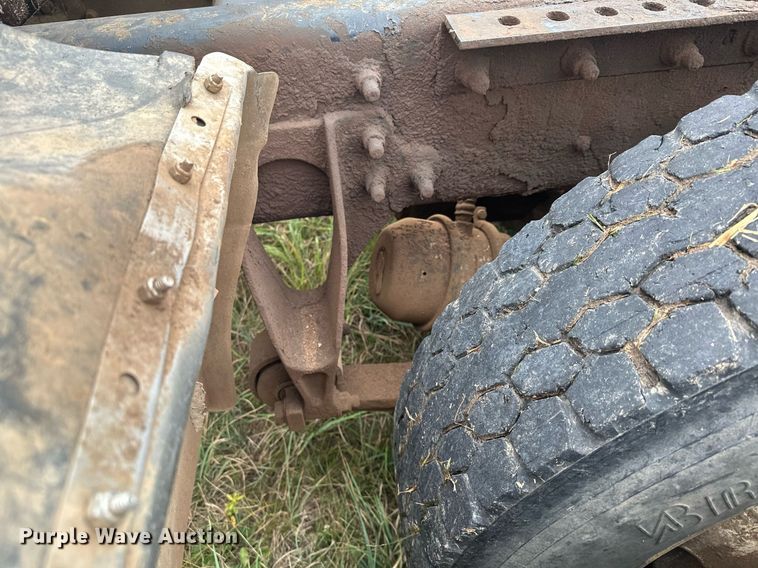 image for item MQ9429 2006 International 9900i  semi truck