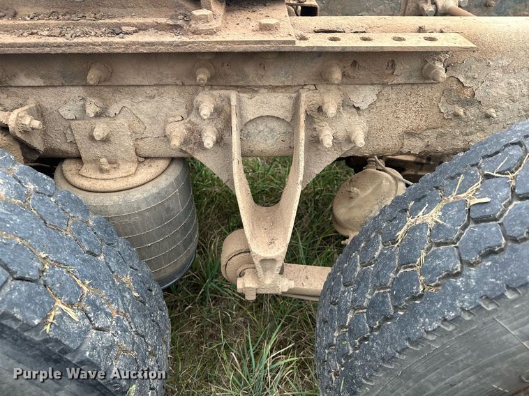 image for item MQ9429 2006 International 9900i  semi truck