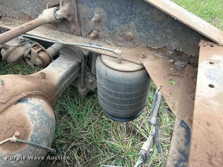 image for item MQ9429 2006 International 9900i  semi truck