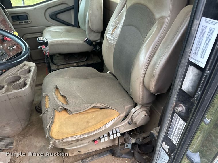 image for item MQ9429 2006 International 9900i  semi truck