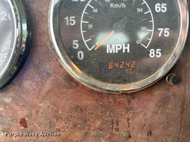 image for item MQ9429 2006 International 9900i  semi truck