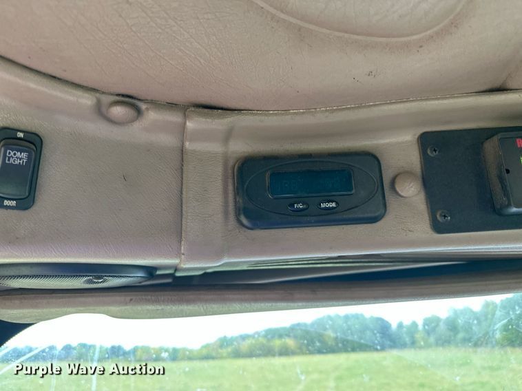 image for item MQ9429 2006 International 9900i  semi truck