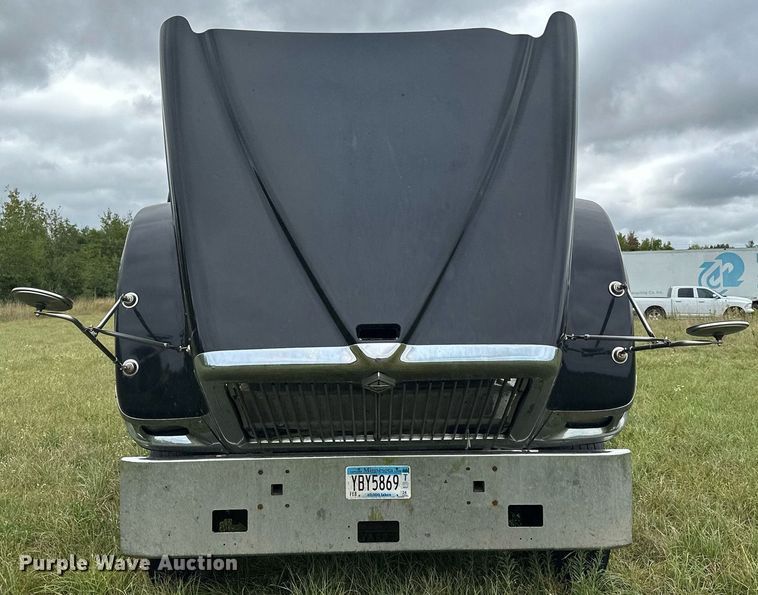 image for item MQ9429 2006 International 9900i  semi truck