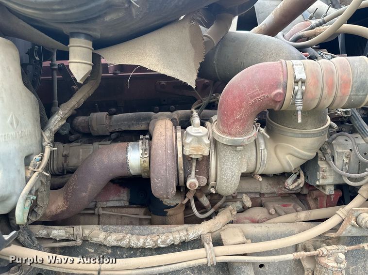 image for item MQ9429 2006 International 9900i  semi truck