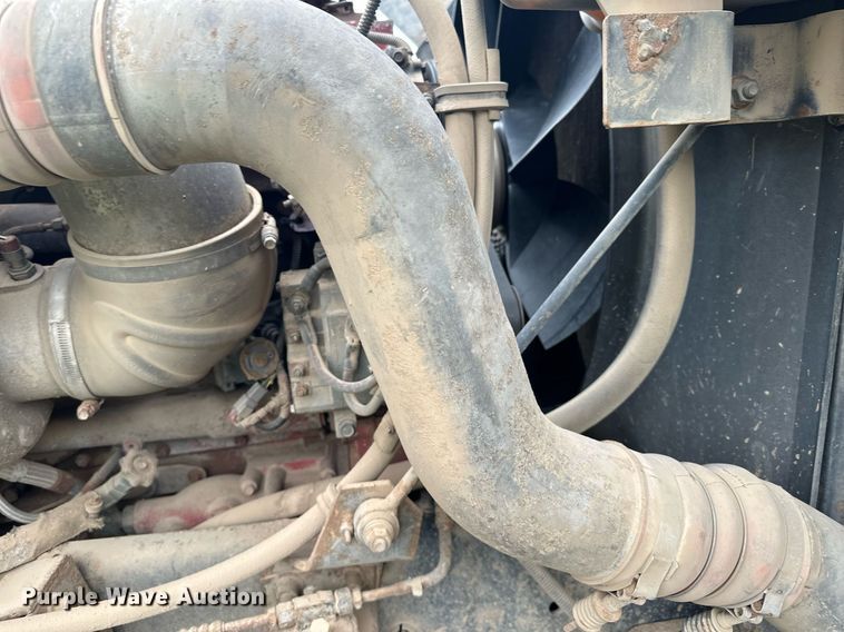 image for item MQ9429 2006 International 9900i  semi truck