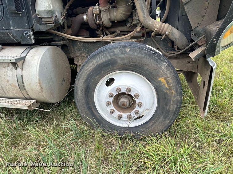 image for item MQ9429 2006 International 9900i  semi truck