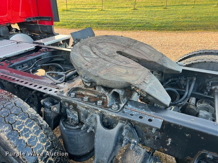 image for item NA9141 2017 International ProStar+ 122  semi truck