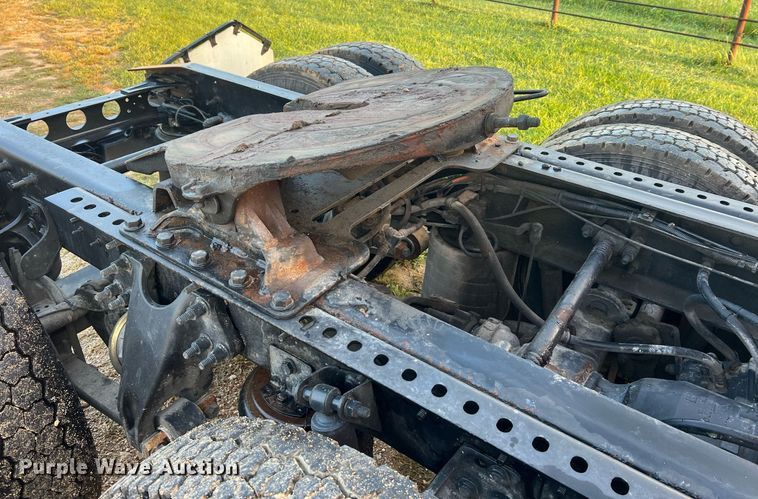 image for item NA9141 2017 International ProStar+ 122  semi truck