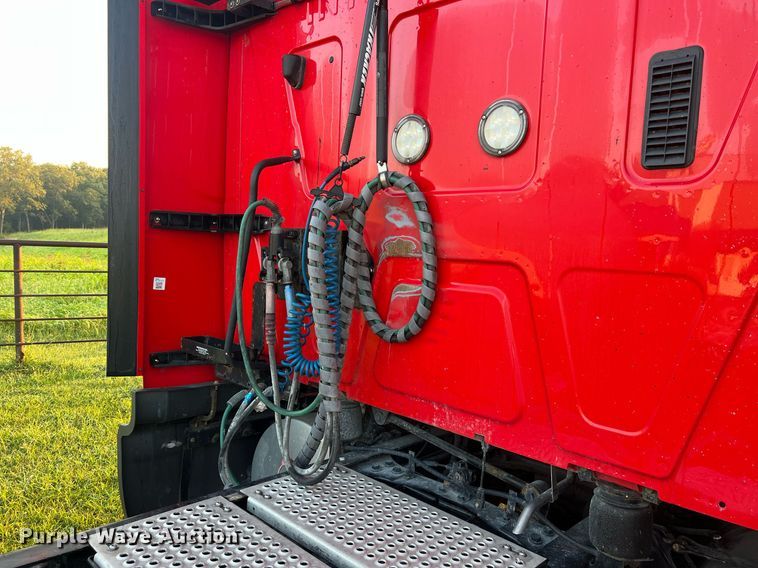 image for item NA9141 2017 International ProStar+ 122  semi truck