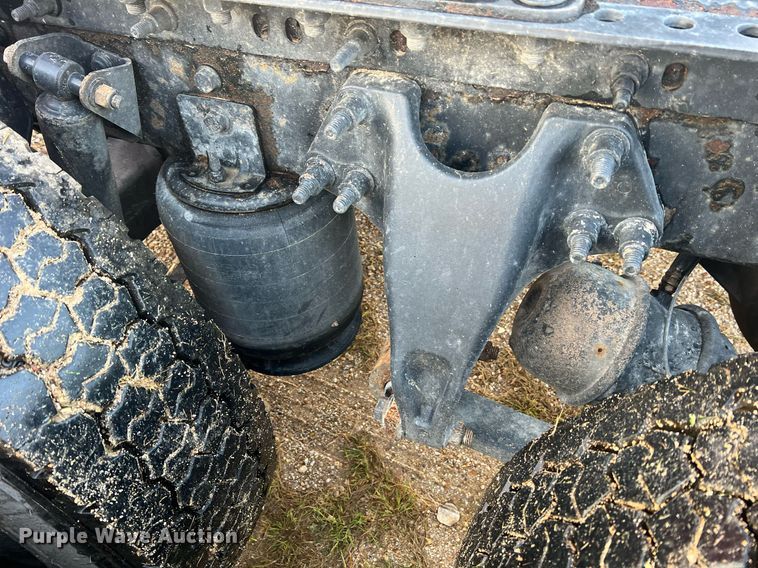 image for item NA9141 2017 International ProStar+ 122  semi truck