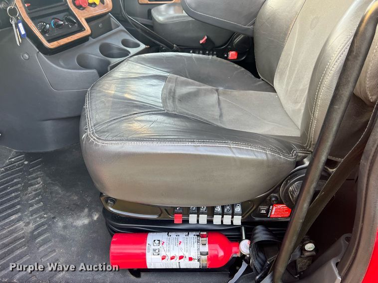 image for item NA9141 2017 International ProStar+ 122  semi truck