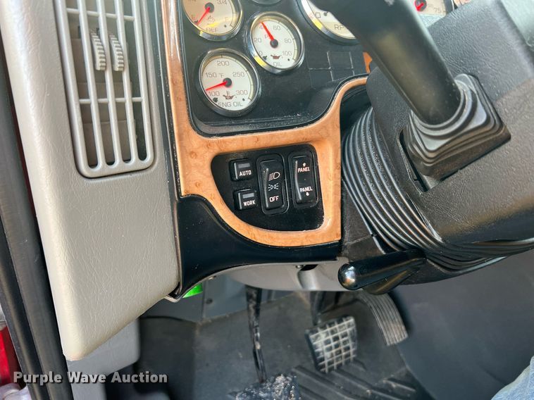 image for item NA9141 2017 International ProStar+ 122  semi truck