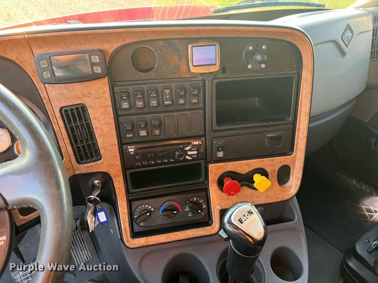 image for item NA9141 2017 International ProStar+ 122  semi truck