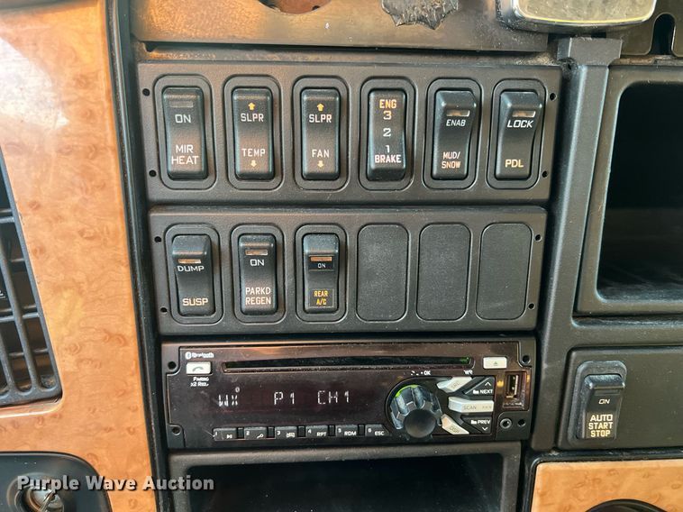 image for item NA9141 2017 International ProStar+ 122  semi truck