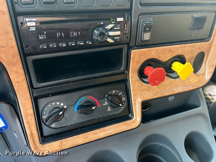 image for item NA9141 2017 International ProStar+ 122  semi truck