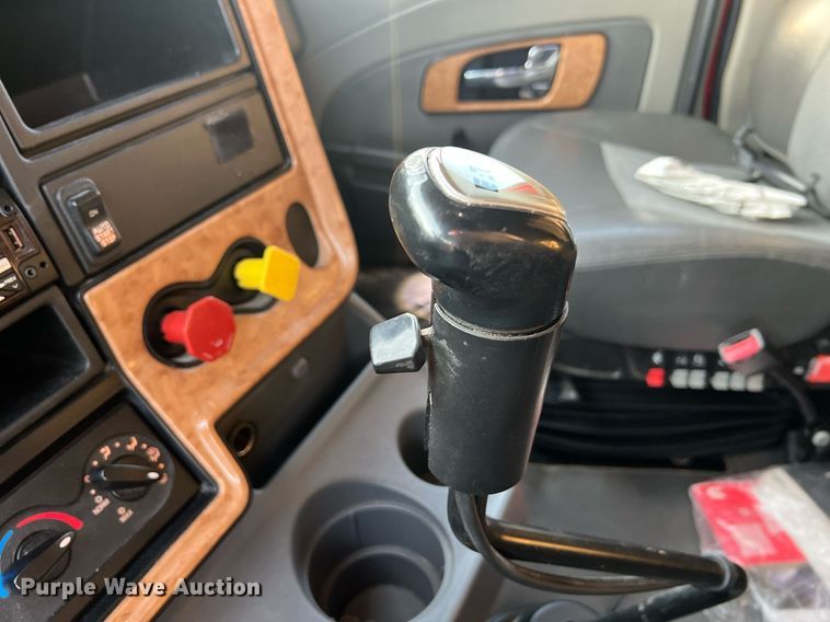 image for item NA9141 2017 International ProStar+ 122  semi truck