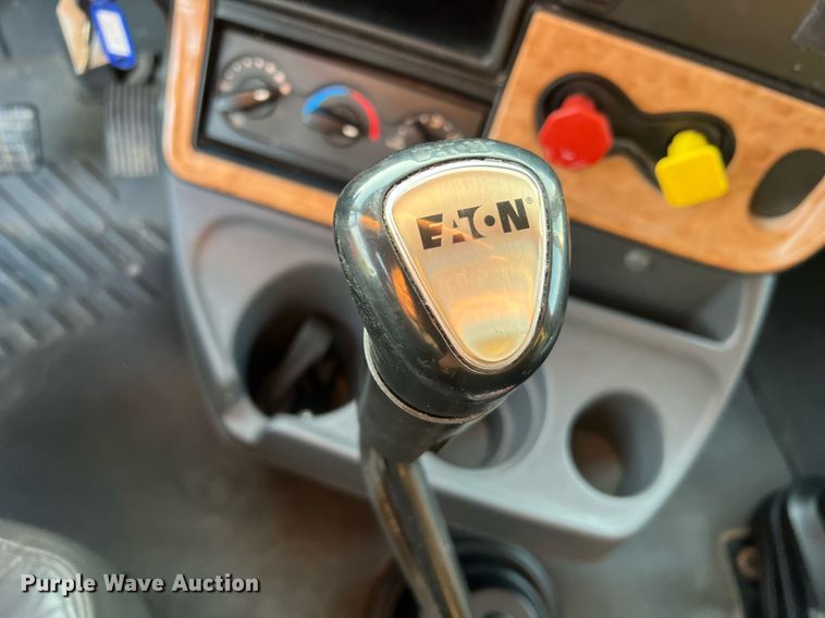 image for item NA9141 2017 International ProStar+ 122  semi truck