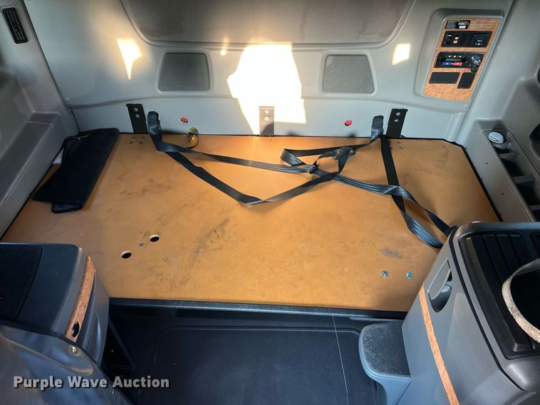 image for item NA9141 2017 International ProStar+ 122  semi truck