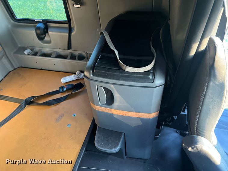 image for item NA9141 2017 International ProStar+ 122  semi truck