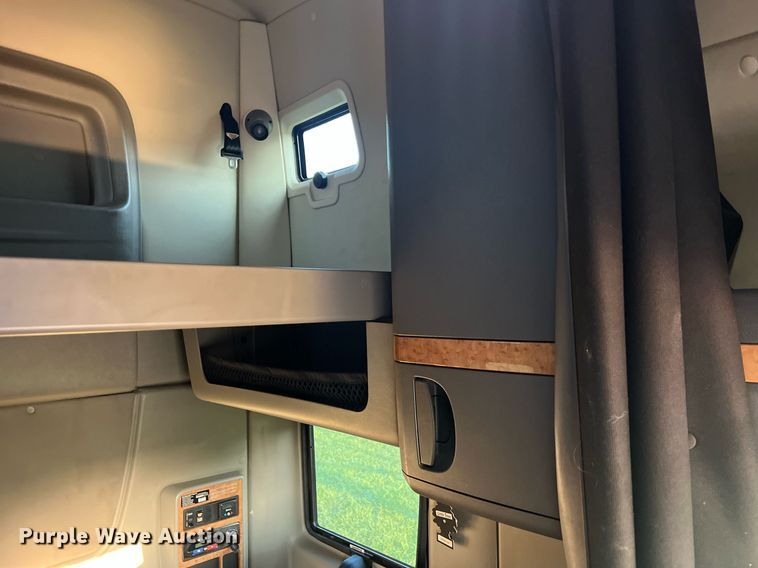 image for item NA9141 2017 International ProStar+ 122  semi truck