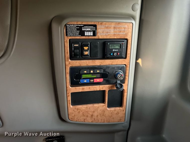 image for item NA9141 2017 International ProStar+ 122  semi truck