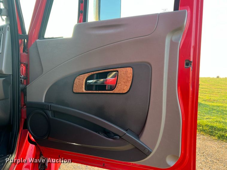 image for item NA9141 2017 International ProStar+ 122  semi truck