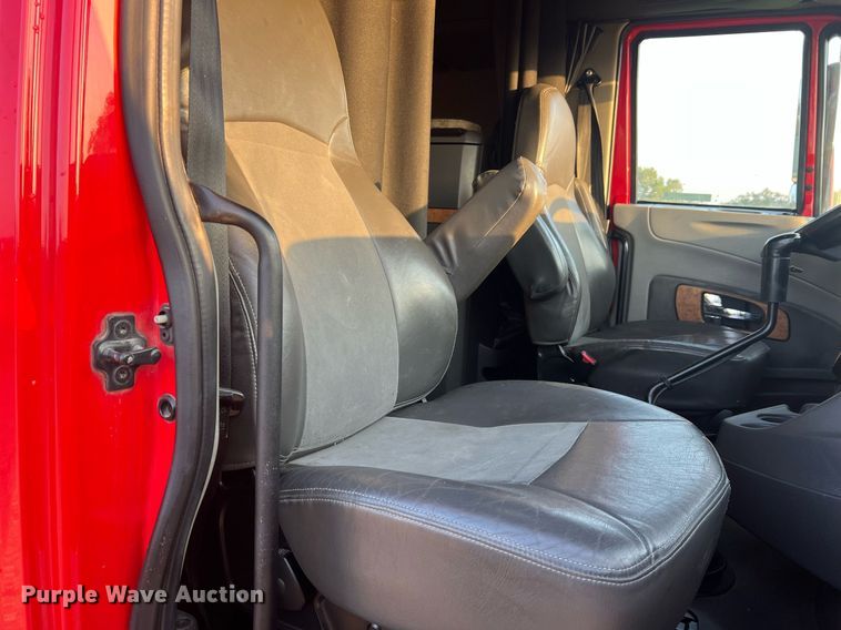 image for item NA9141 2017 International ProStar+ 122  semi truck