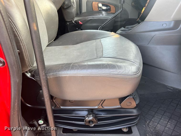 image for item NA9141 2017 International ProStar+ 122  semi truck