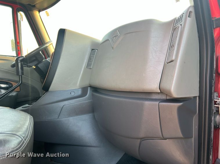 image for item NA9141 2017 International ProStar+ 122  semi truck