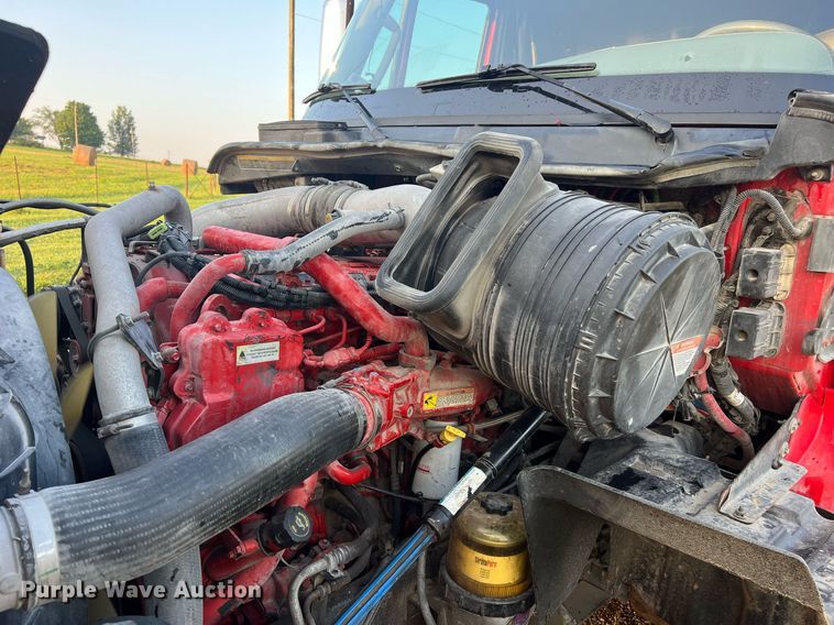 image for item NA9141 2017 International ProStar+ 122  semi truck