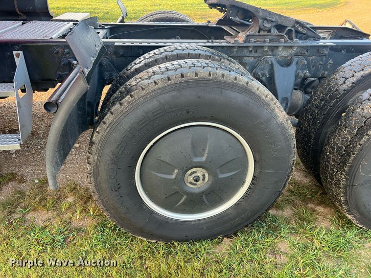 image for item NA9141 2017 International ProStar+ 122  semi truck