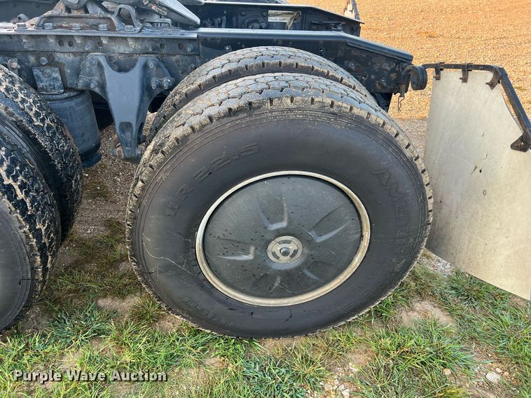 image for item NA9141 2017 International ProStar+ 122  semi truck