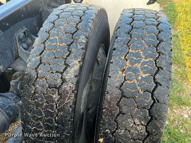 image for item NA9141 2017 International ProStar+ 122  semi truck