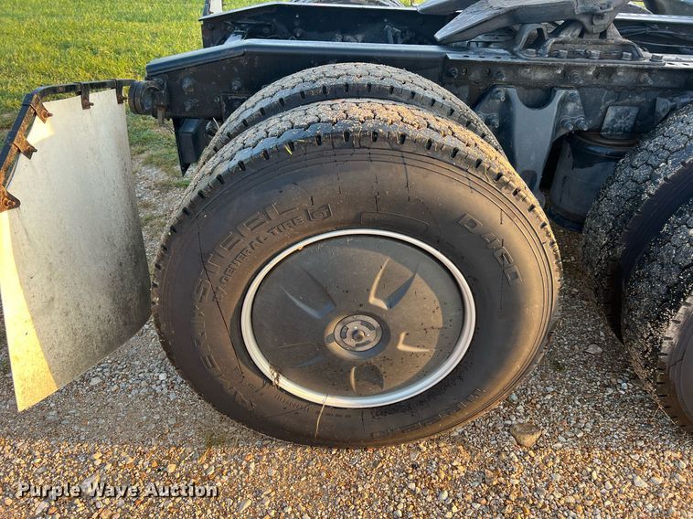 image for item NA9141 2017 International ProStar+ 122  semi truck